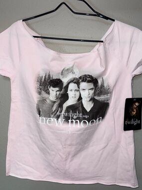 Twilight Saga New Moon Graphic Tee - Light Pink